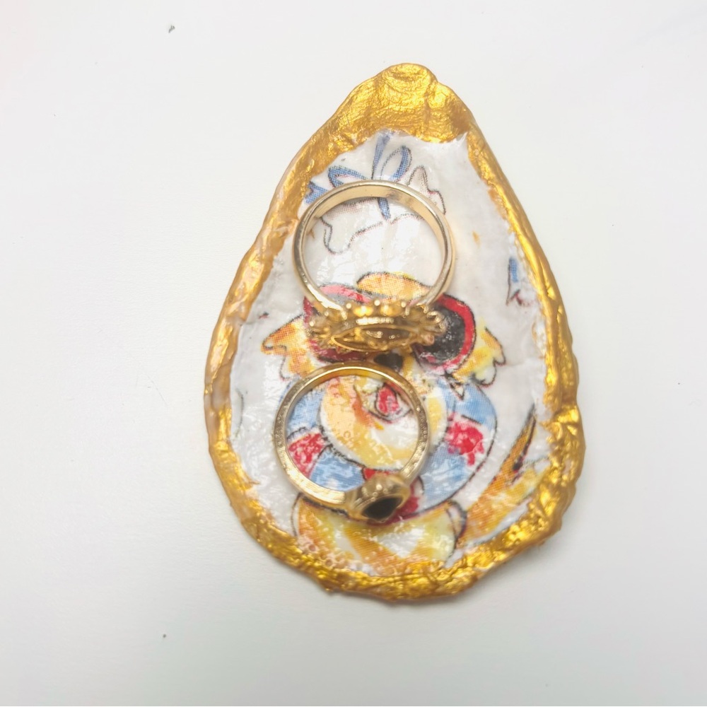 Handcrafted Oyster Shell Ring Dish Mini W/Dog With Tube Decoupage - Picture 2 of 4
